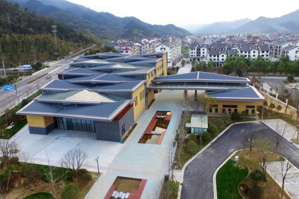 古堰畫(huà)鄉(xiāng)游客接待中心建設(shè)項(xiàng)目喜獲2019年度浙江省錢(qián)江杯獎(jiǎng)（優(yōu)質(zhì)工程）建設(shè)工程